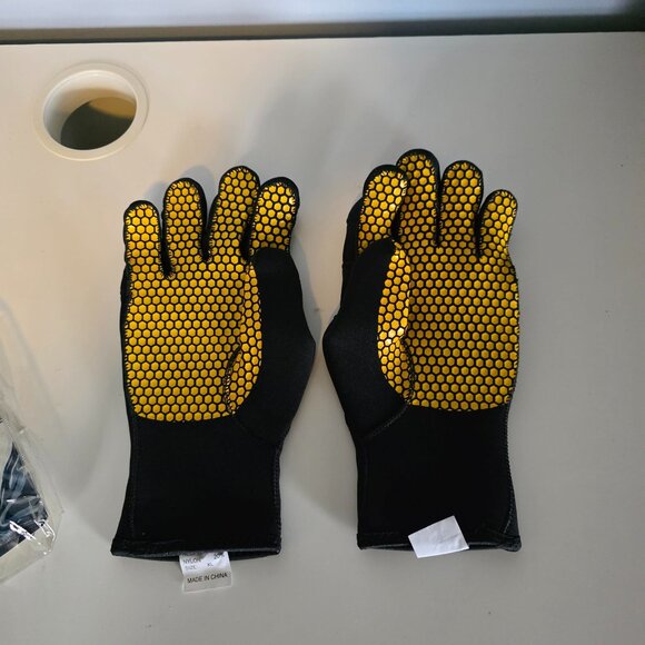 NWT Whites Titanium Neoprene Gloves - Picture 3 of 5